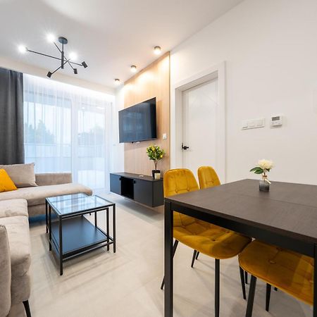 Miodowy Apartament Z Duzym Tarasem W Rewalu, Blisko Morza Exterior photo